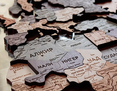 Деревянная карта мира на стену ⭐ Купить декоративную карту мира из дерева сподсветкой, пробковые, карта России, интерьерные, объемные 3д,многоуровневые