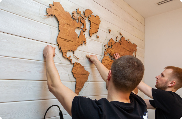 Как собрать карту мира из дерева на стену с подложкой